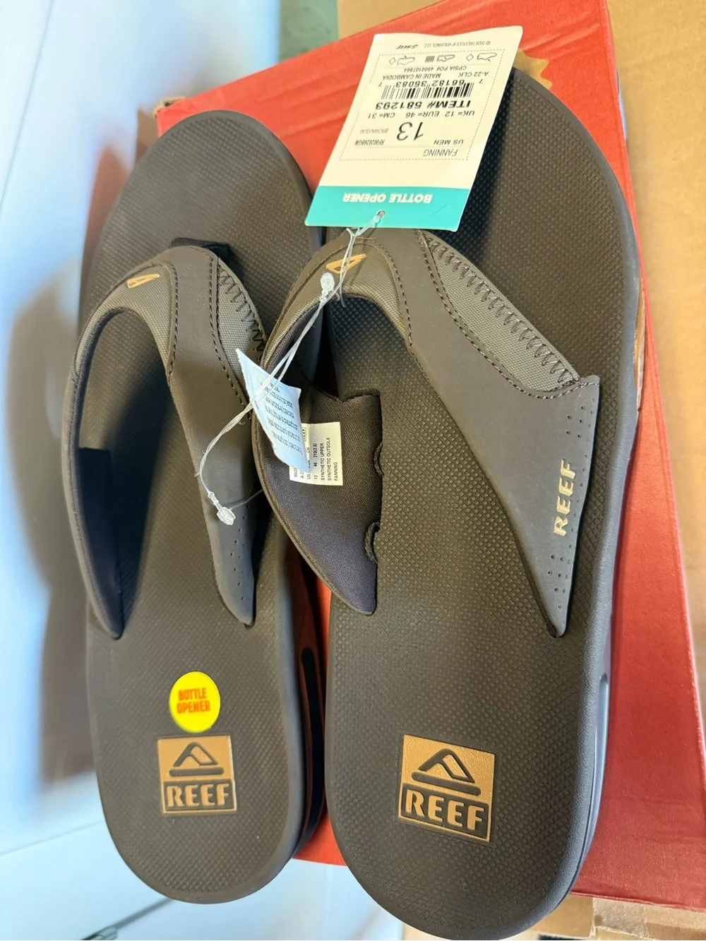 REEF Men's Fanning Bottle Opener Flip Flops